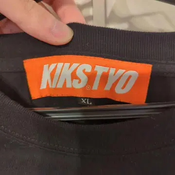 KIKS TYO 스즈키 후미나 티셔츠 블랙 상품 이미지 3